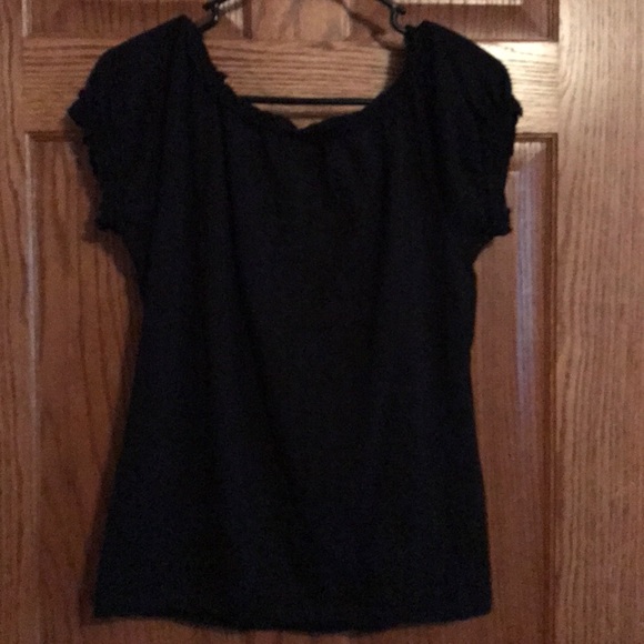 Chelsea & Theodore Short Sleeve Black Top - Picture 4 of 4